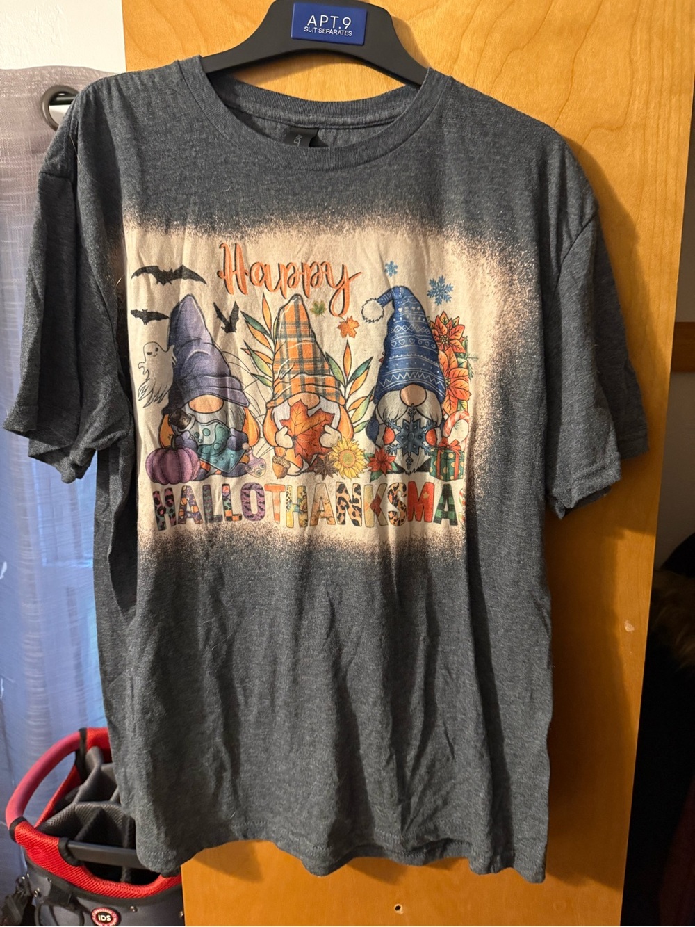 Gildan Charcoal Graphic 'Happy' Gnome Holiday Tee